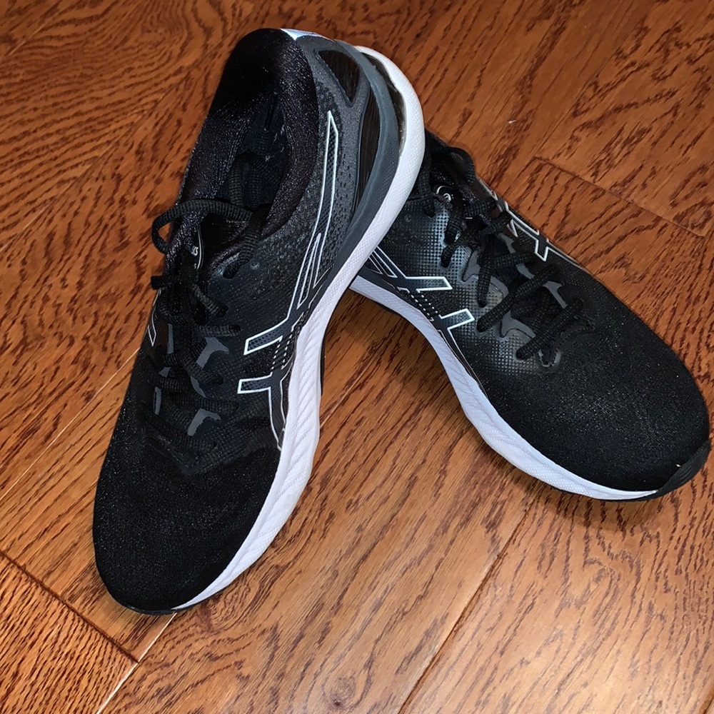 Women’s ASICS gel-nimbus 23 size 10.5